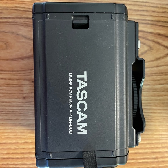 Tascam DR-60DmkII 4-Channel Portable Recorder with 8GB Memory Card, - Picture 5 of 8